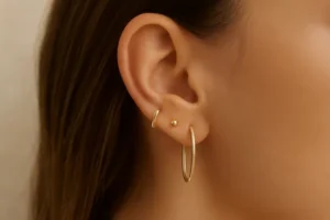 Como Montar Layering de Brincos no Segundo Furo em Ouro 18k Discreto